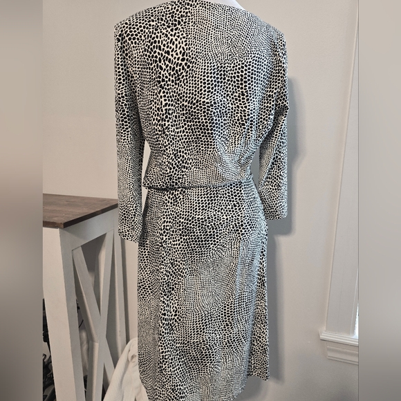 J. McLaughlin Sage Ruched Black & White Animal Print Midi Dress Women's Sz Small - Picture 2 of 7
